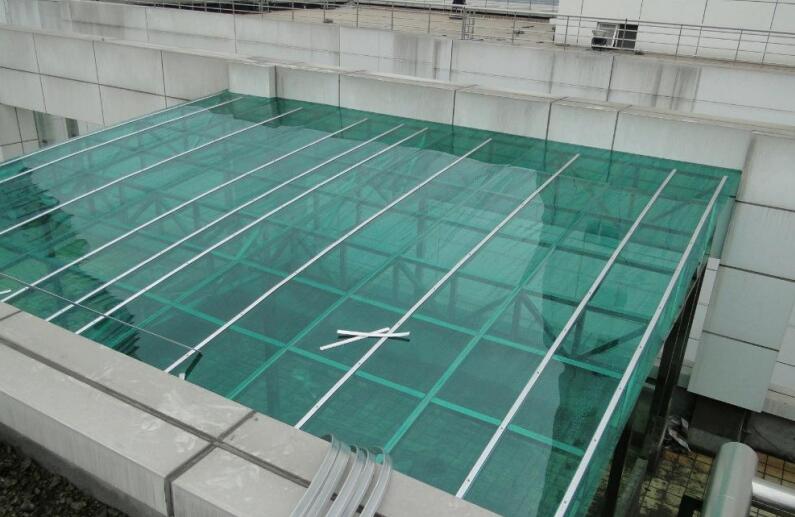pc耐力板和鋼化玻璃雨棚哪個更好？